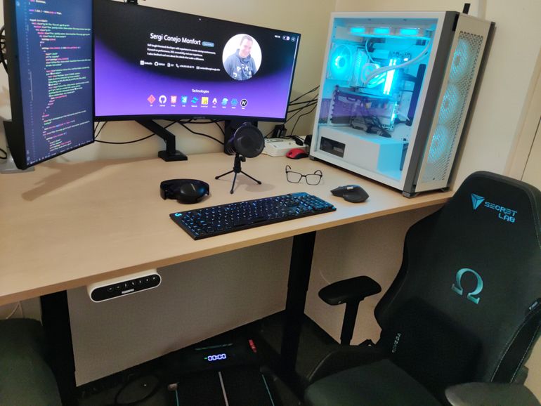 My workspace with my treadmil, height adjustable desk, ultrawide monitor and a vertical monitor